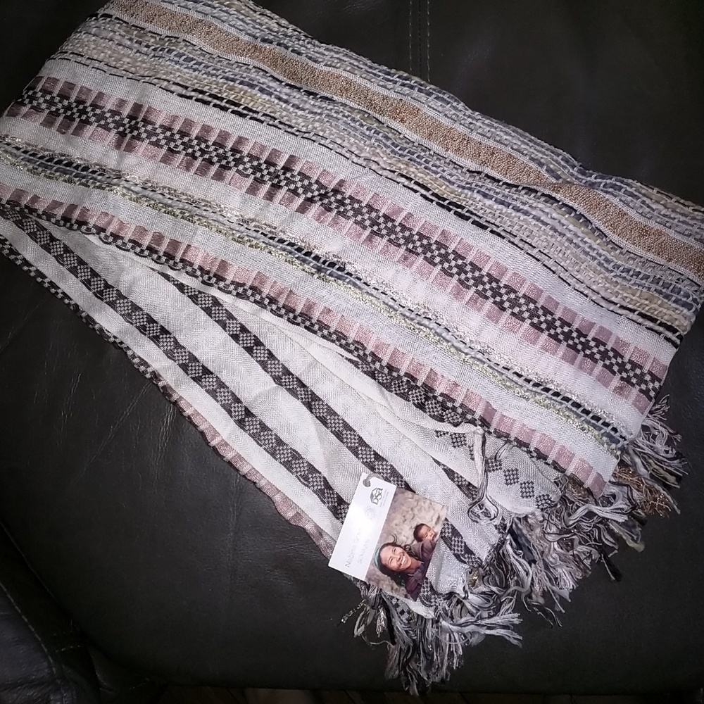 Nabina scarf NWT